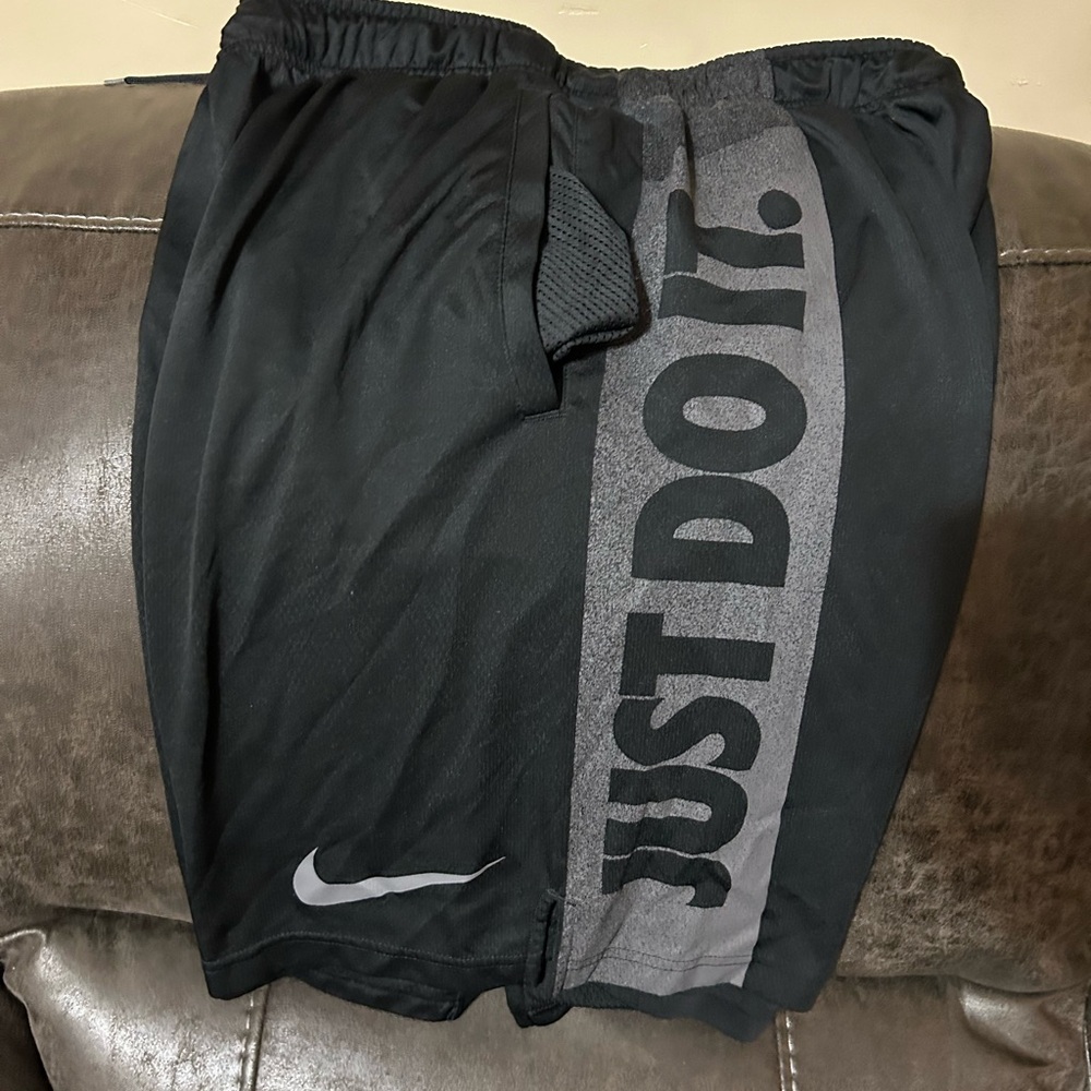Nike Just Do It Black Silver Grey On-Knee Length Shorts Mens Large